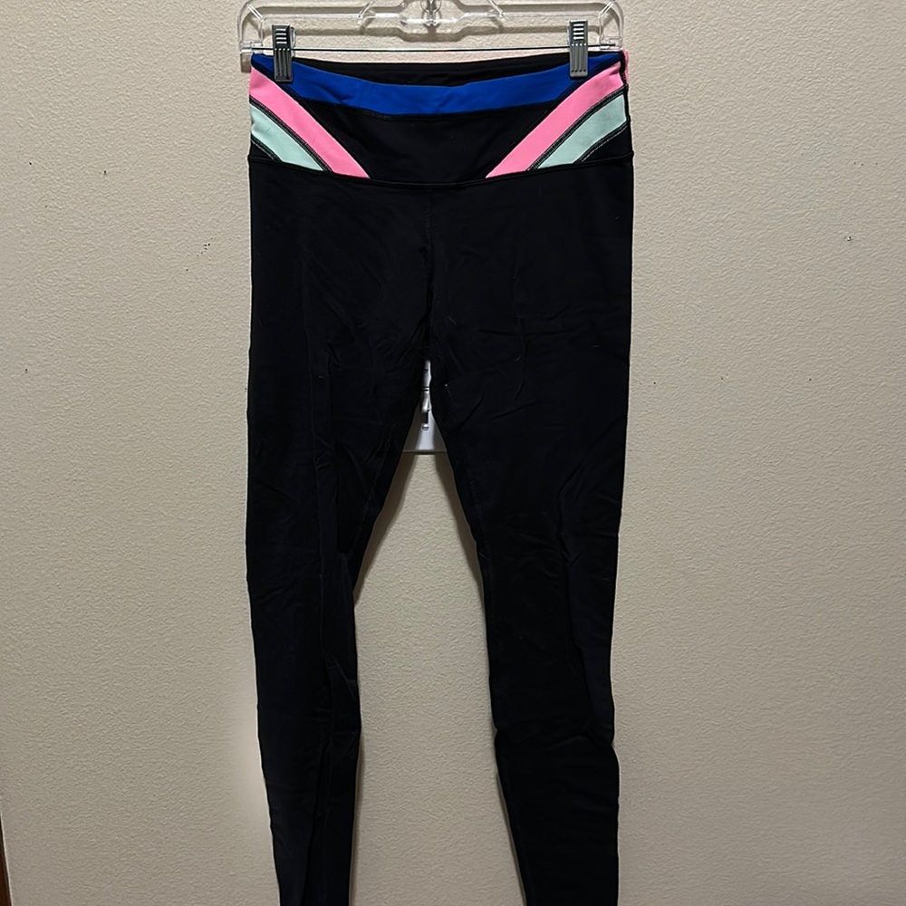 Statement black Lululemon leggings